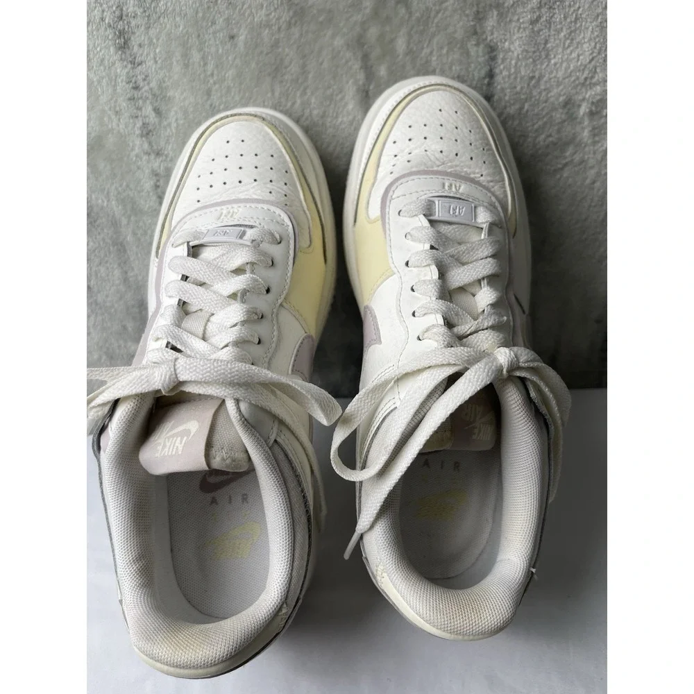 Nike Air Force 1 Womens 7.5 White/ Lilac Trim Leather Sneakers